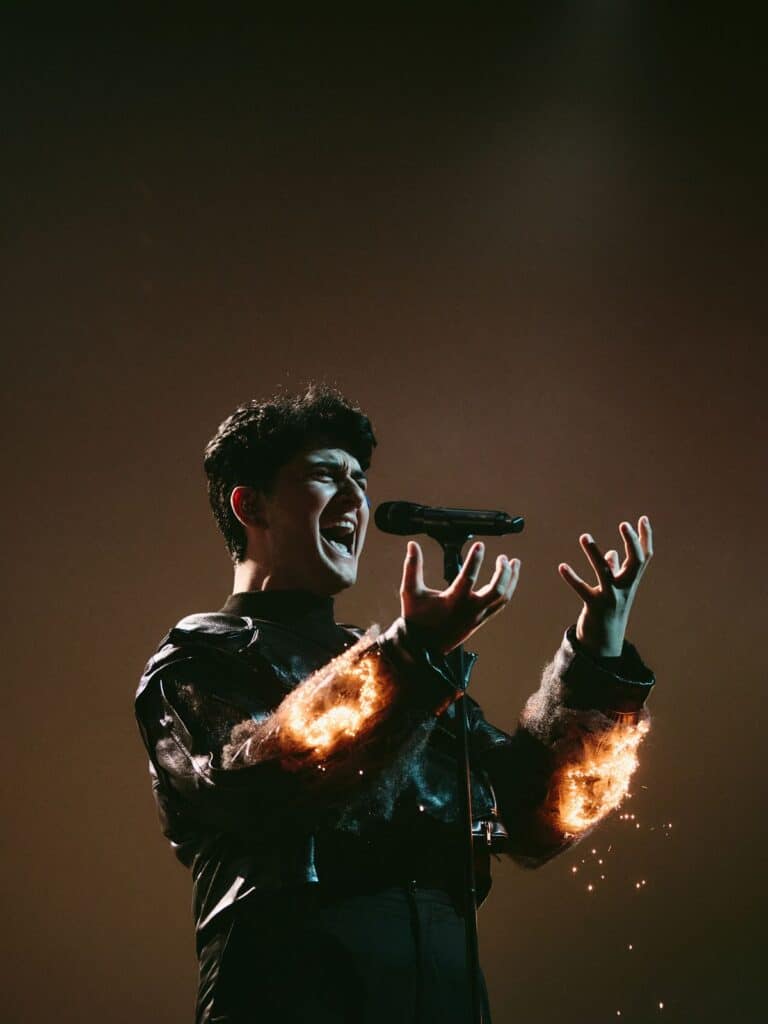 Gjons Tears pendant l'interval act - SF2 - Credit Sarah Louise Bennett / EBU