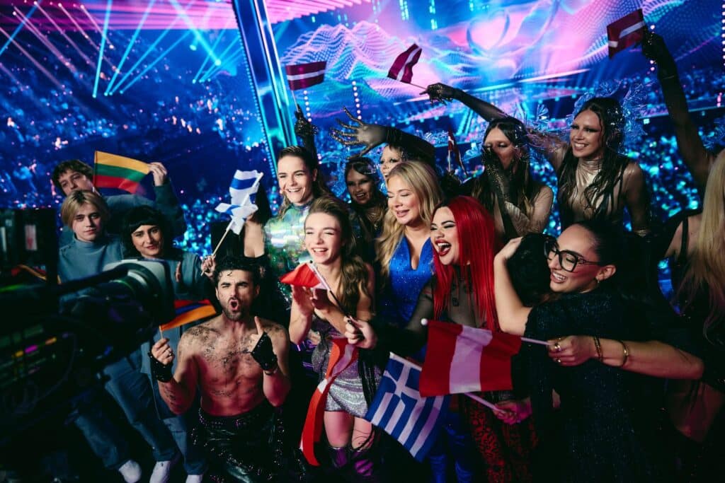 Les artistes après leur victoire - SF2 / Credit Sarah Louise Bennett / EBU