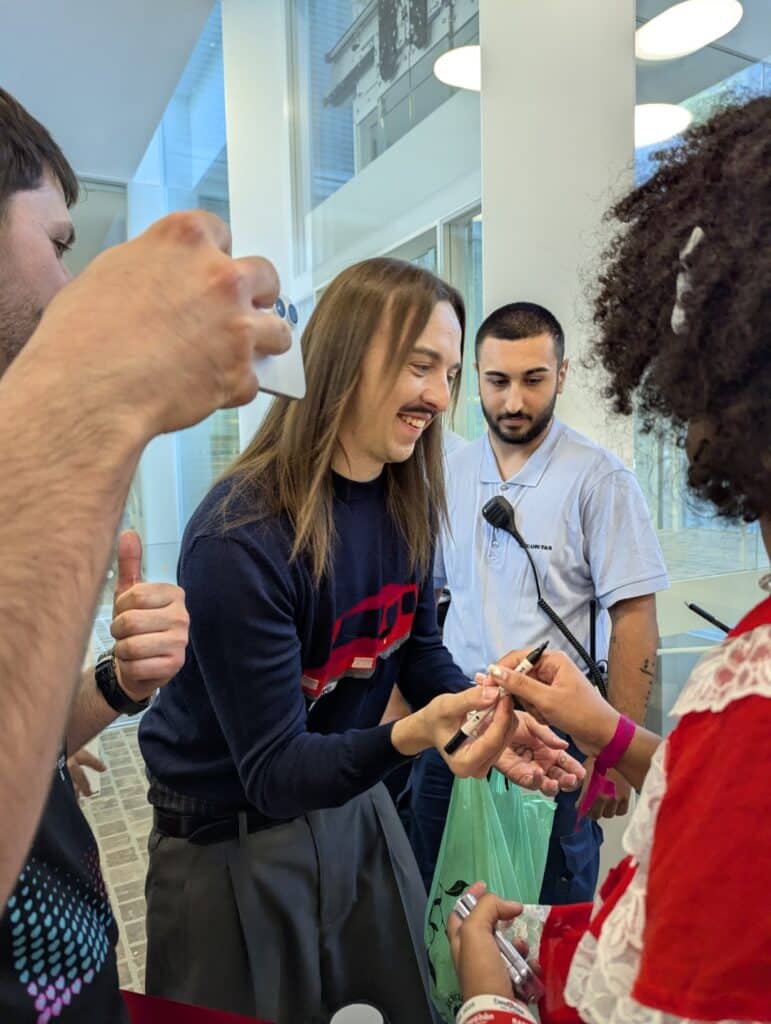 Autograph session with Tommy Cash