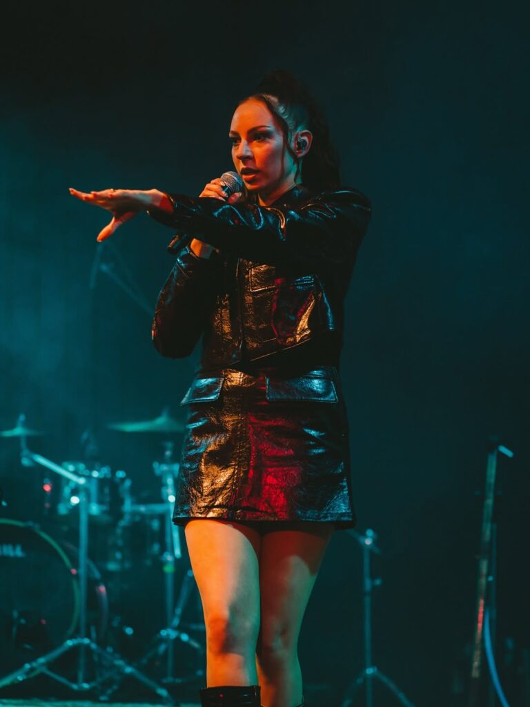 Paula Dundere - crédit Instagram @pauladundere, @alek.s.andra