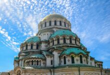 Guide complet pour assister à l'Eurovision 2027 en Bulgarie : billets, transport, logement, événements 7 Cathédrale Saint-Alexandre-Nevski , Sofia, Bulgarie - Crédit photo Alexander Nevsky / Unsplash
