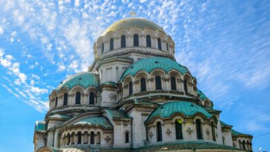 Guide complet pour assister à l'Eurovision 2027 en Bulgarie : billets, transport, logement, événements 3 Cathédrale Saint-Alexandre-Nevski , Sofia, Bulgarie - Crédit photo Alexander Nevsky / Unsplash